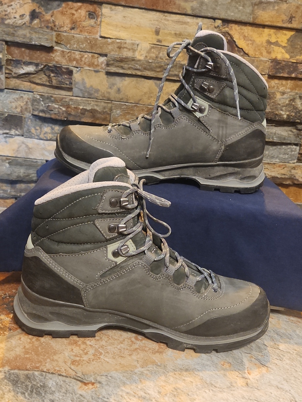 Lowa - Lady Light GTX Hiking Boots - Picture 3 of 4